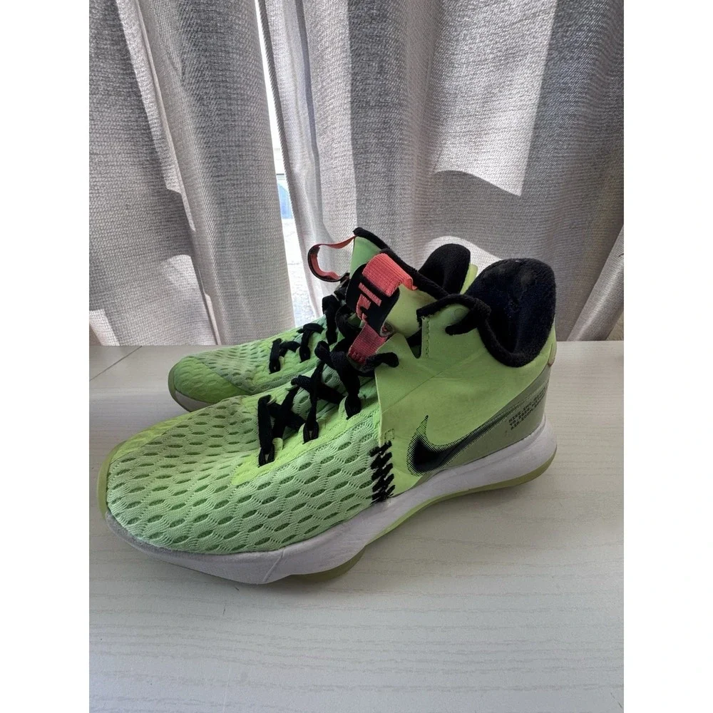 Nike LeBron Witness 5 Grinch‎ Green Basketball Shoes Men's Size 8 Performance